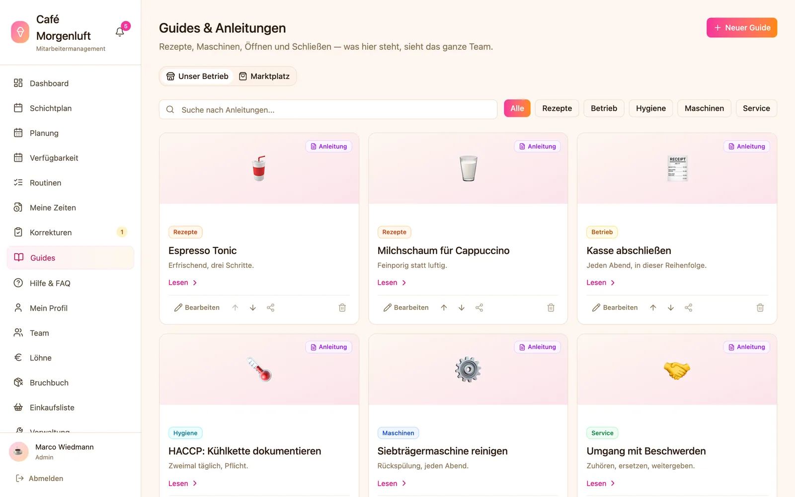 Seite „Guides & Anleitungen“ mit den Registern „Unser Betrieb“ und „Marktplatz“, Suchfeld, Kategorie-Filtern und Guide-Karten wie „Espresso Tonic“ und „Kasse abschließen“